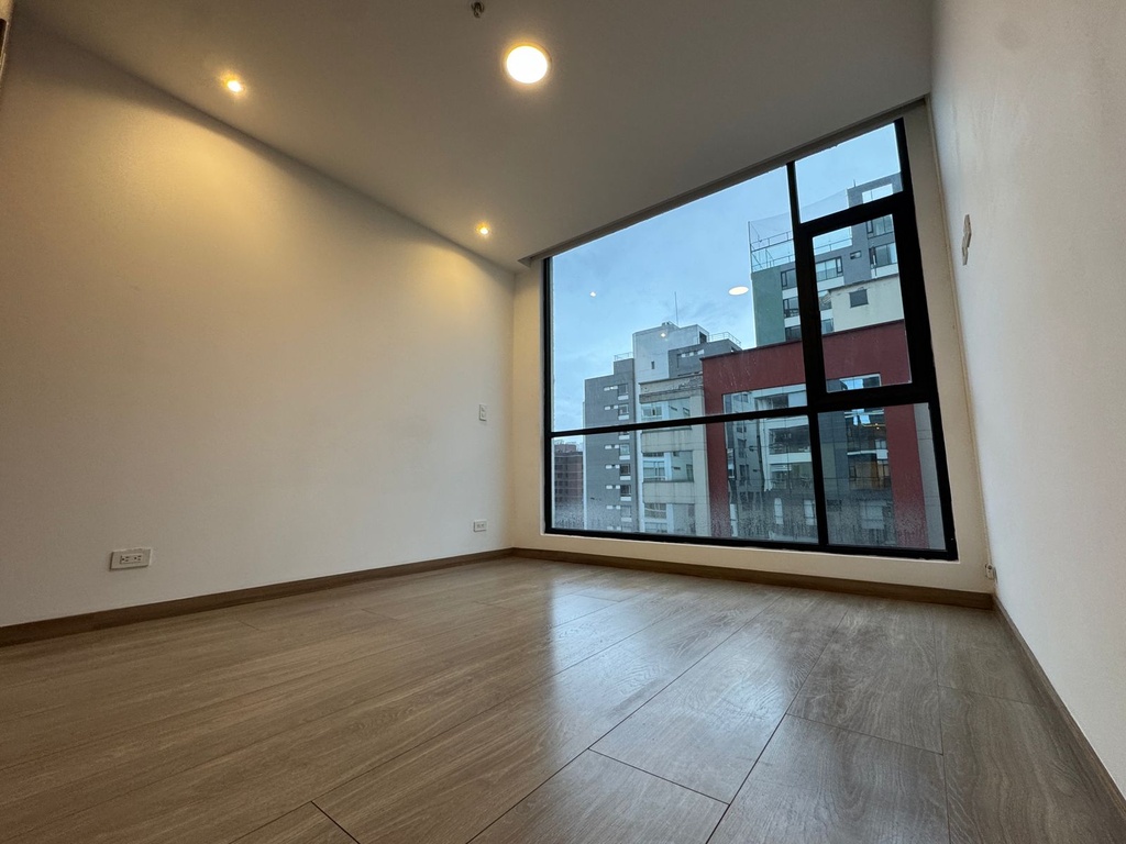 Departamento con Excelente Ubicación en Alquiler Sector República del Salvador 