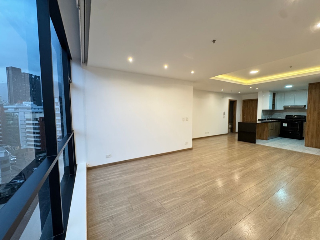 Departamento con Excelente Ubicación en Alquiler Sector República del Salvador 