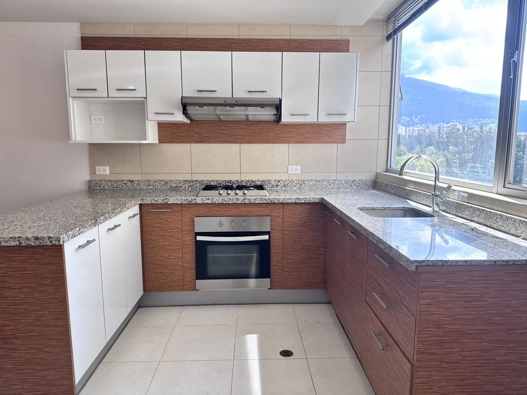 Departamento con Excelente Ubicación en Alquiler Sector La Carolina 