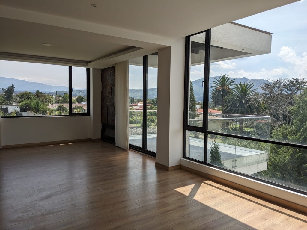 Alquiler de Departamento con Hermosa Vista en el Sector Tumbaco