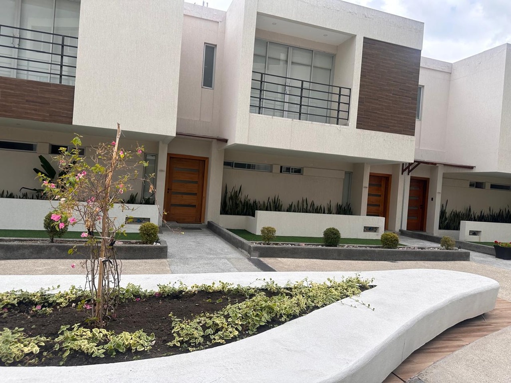 Alquiler de Casa con Excelente Ubicación en el Sector Cumbayá 