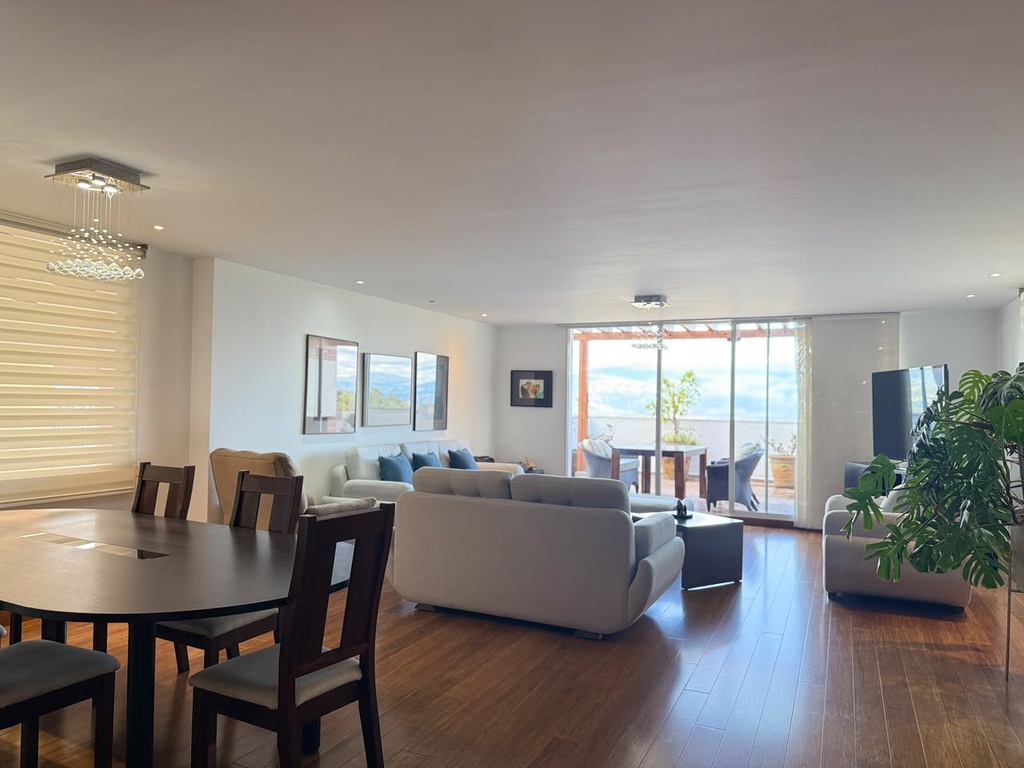 Departamento de 3 Dormitorios en Venta Sector Monteserrin