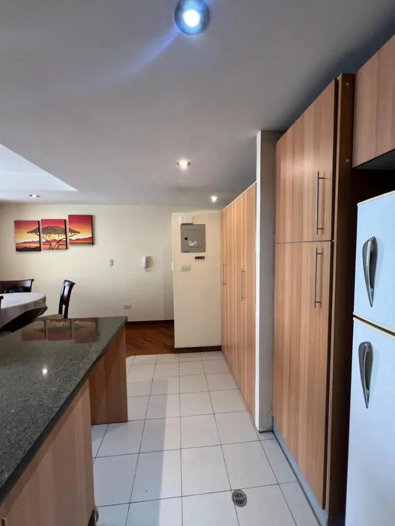 Republica del Salvador - Suite Amoblada + Estudio - 2 Garajes - $500