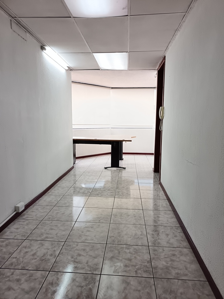 Oficina con Excelente Ubicación Sector La Carolina 