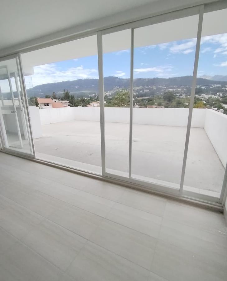 Departamento con Hermosa Vista Sector Cumbayá 