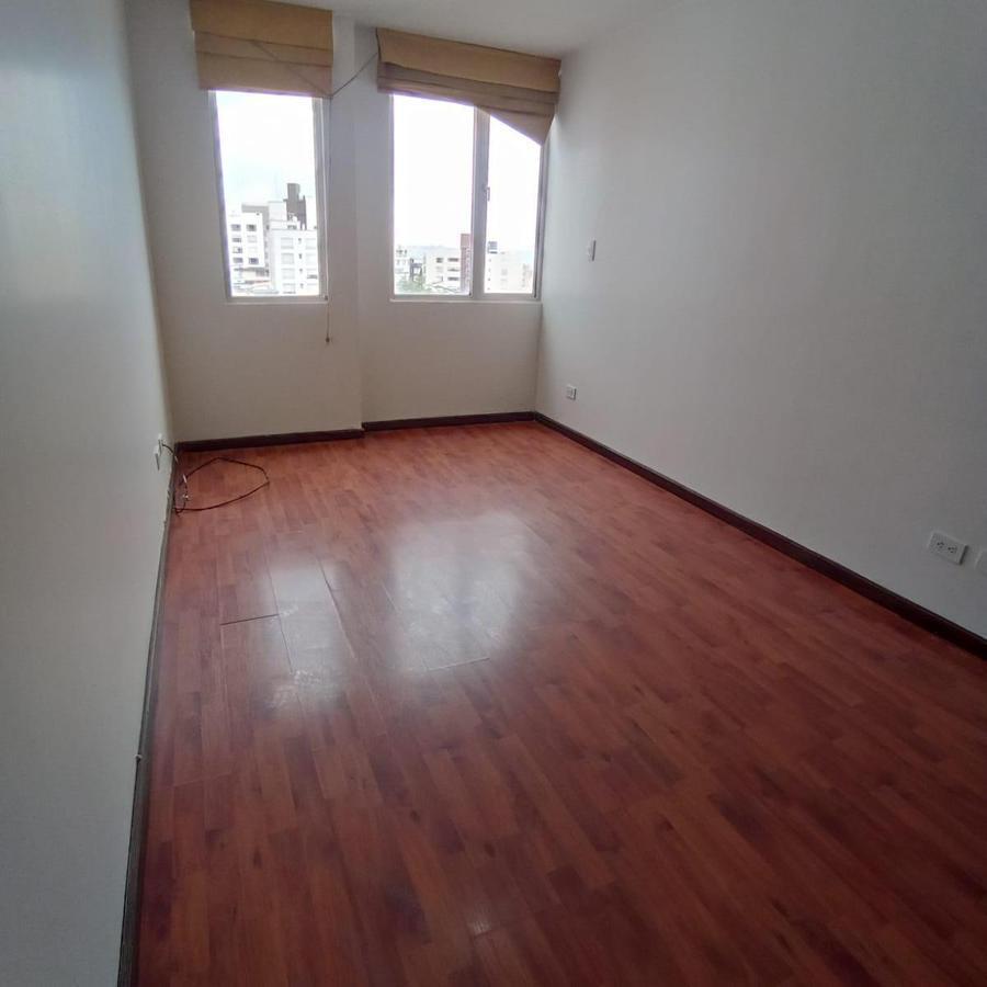 Departamento con Hermosa Vista en Venta Sector Rumipamba