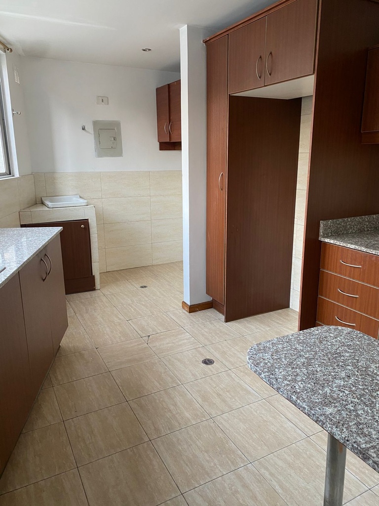 Departamento con Excelente Ubicación en Alquiler Sector República del Salvador