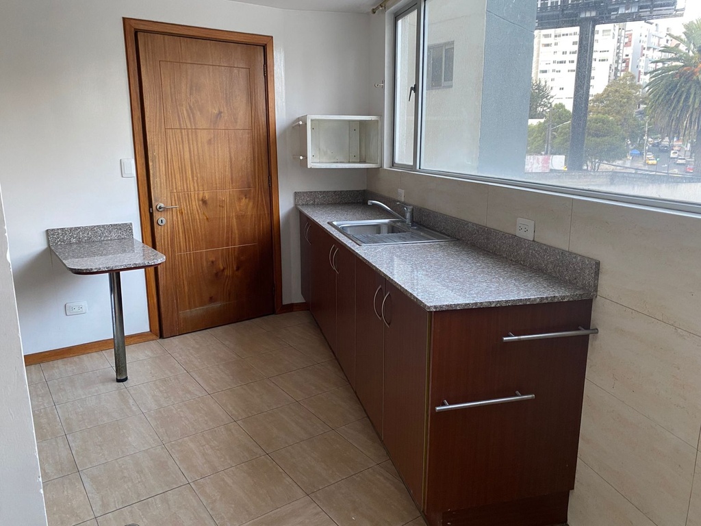 Departamento con Excelente Ubicación en Alquiler Sector República del Salvador