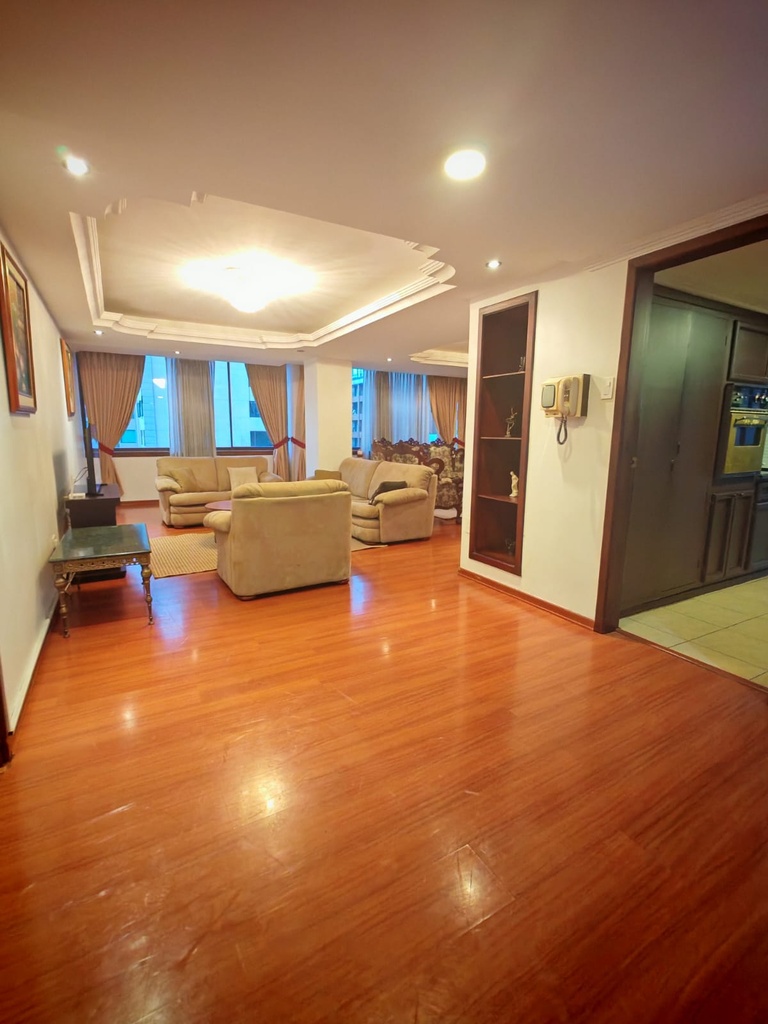 Departamento con Excelente Ubicación en Alquiler Sector República del Salvador 