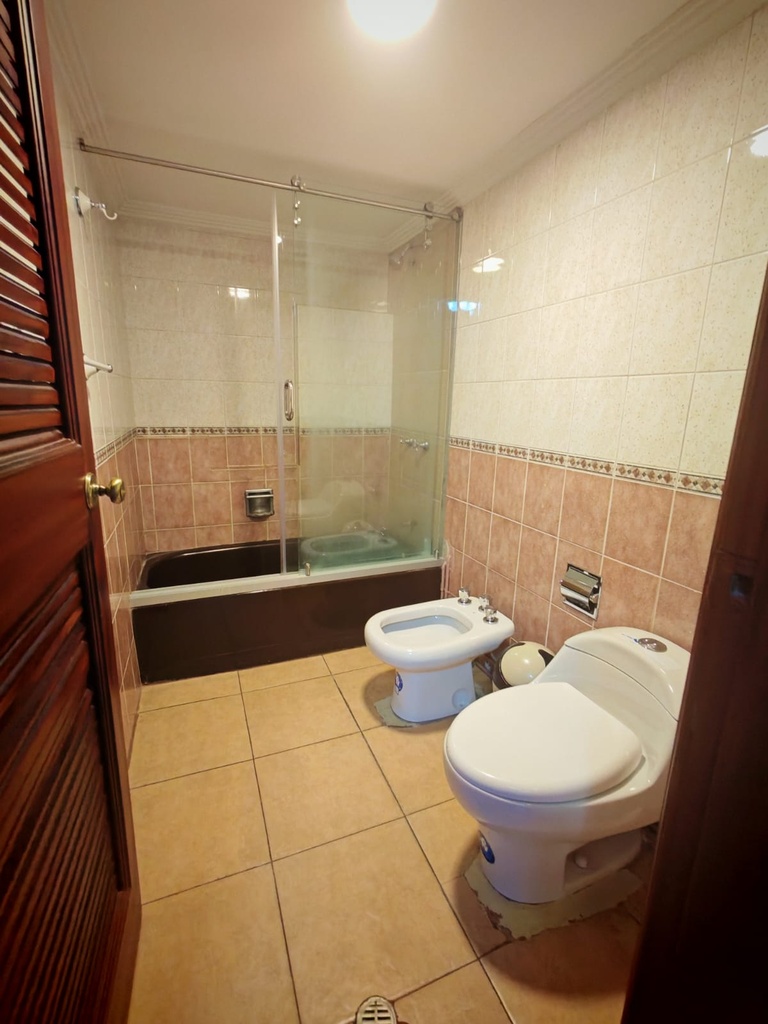 Departamento con Excelente Ubicación en Alquiler Sector República del Salvador 