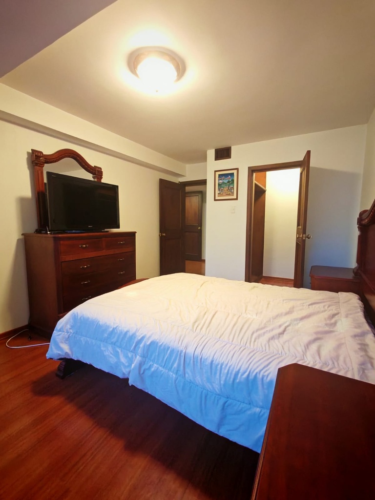 Departamento con Excelente Ubicación en Alquiler Sector República del Salvador 