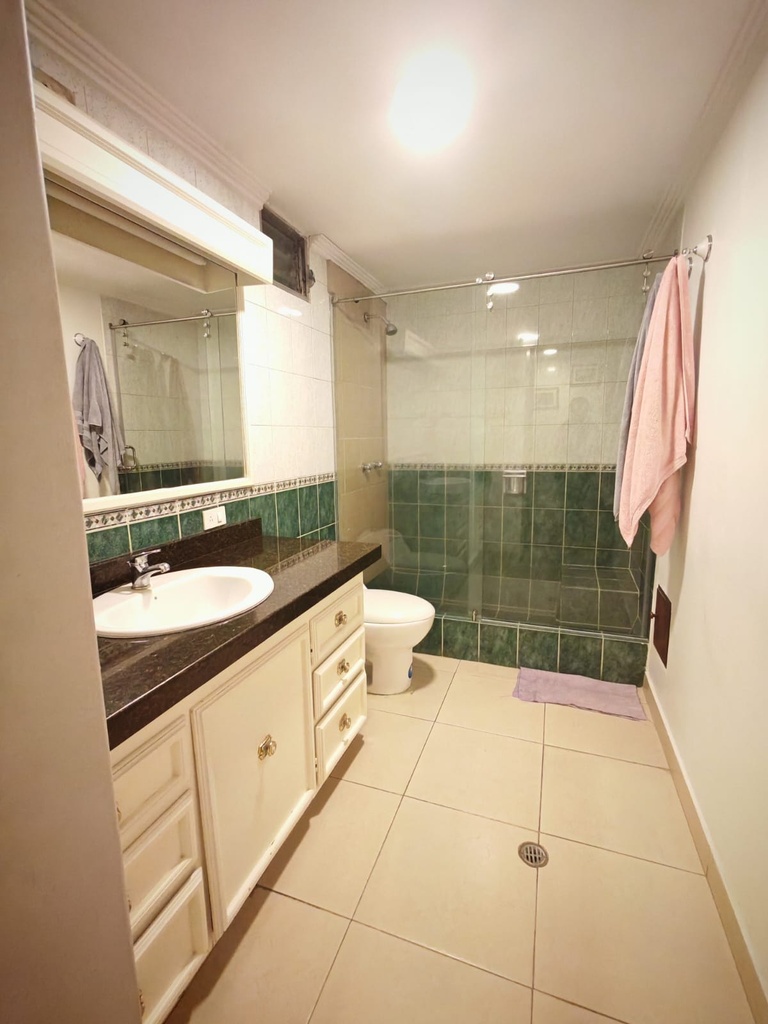 Departamento con Excelente Ubicación en Alquiler Sector República del Salvador 