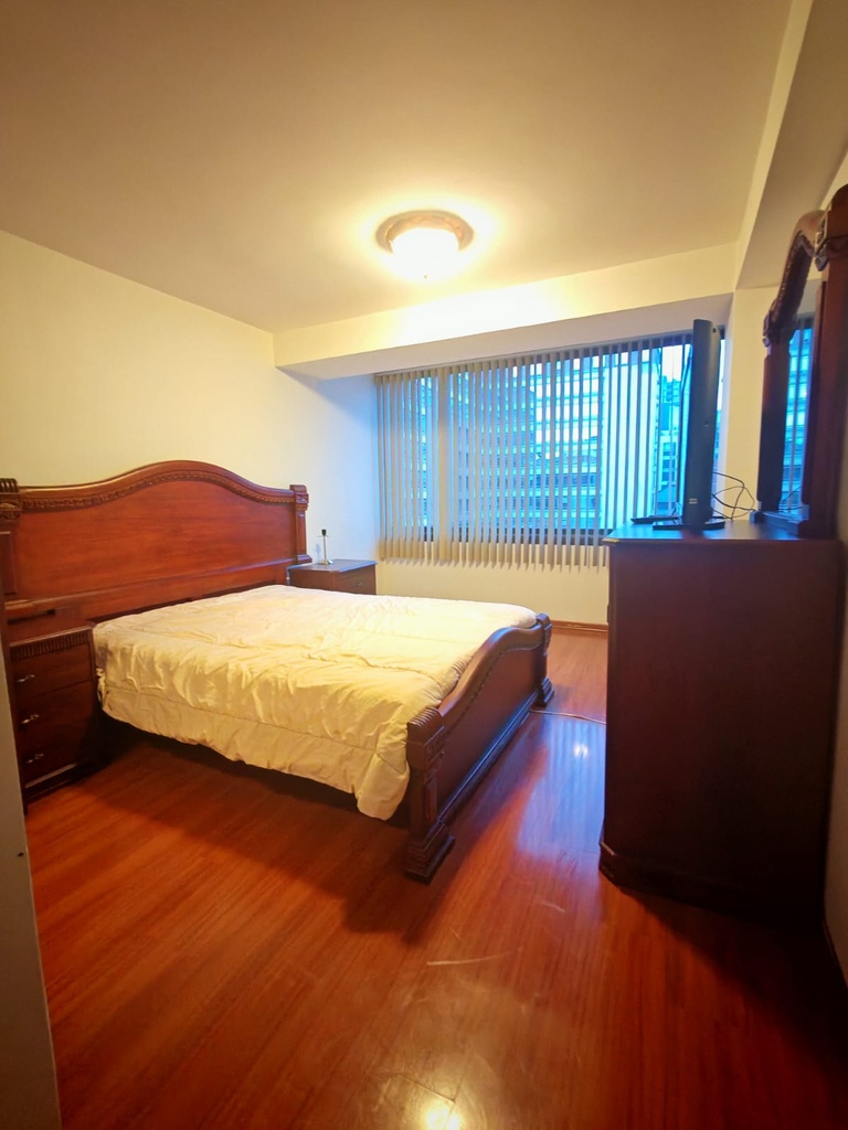 Departamento con Excelente Ubicación en Alquiler Sector República del Salvador 