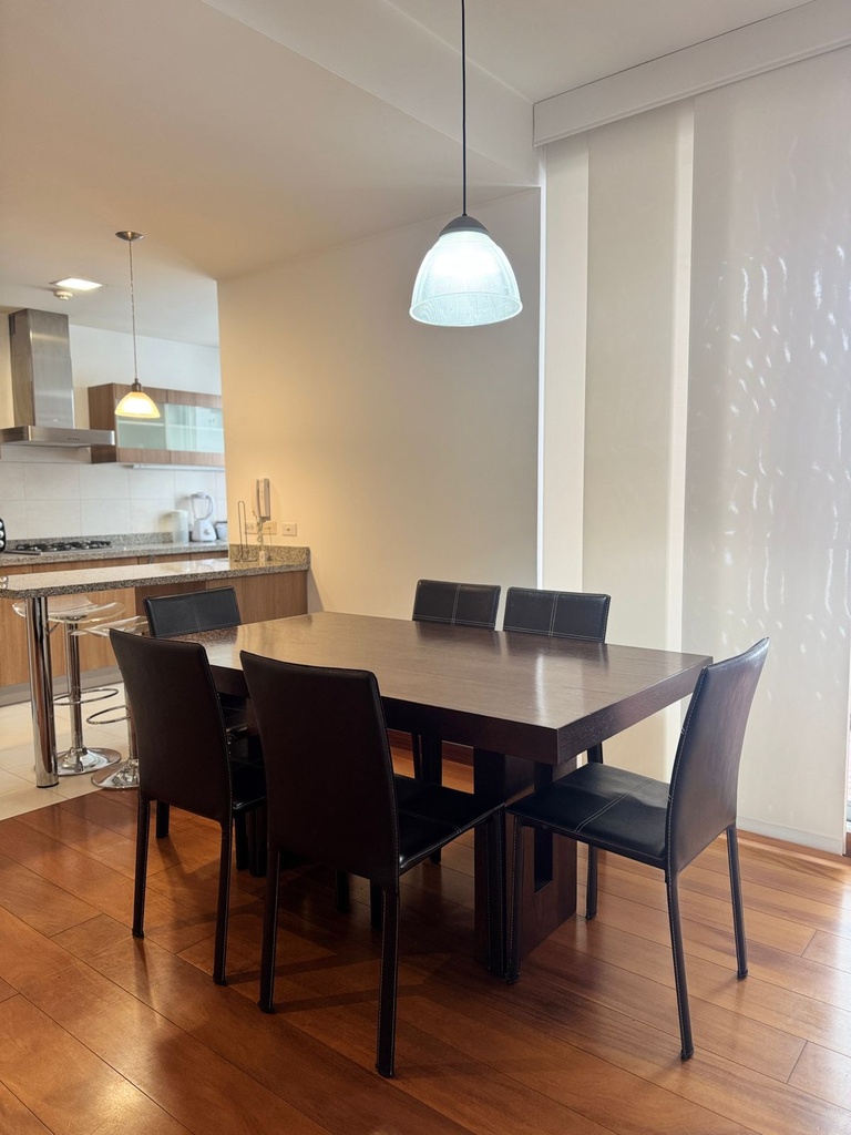 Departamento con Excelente Ubicación en Alquiler Sector República del Salvador 