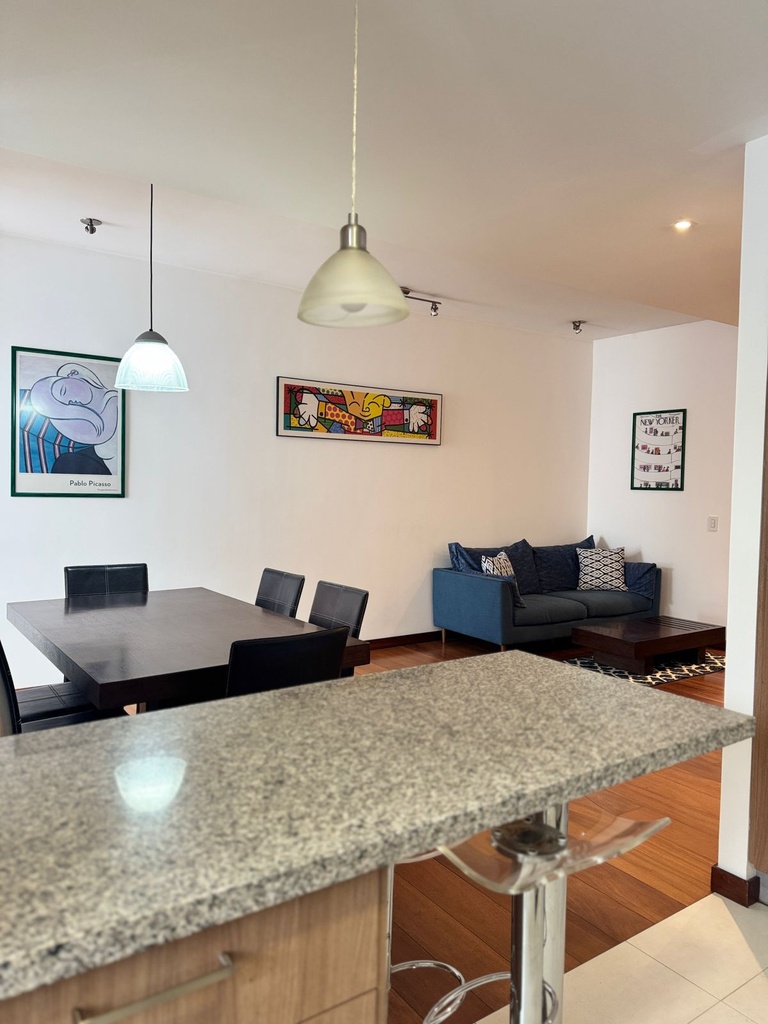 Departamento con Excelente Ubicación en Alquiler Sector República del Salvador 