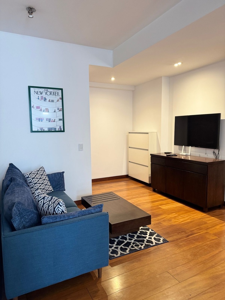 Departamento con Excelente Ubicación en Alquiler Sector República del Salvador 