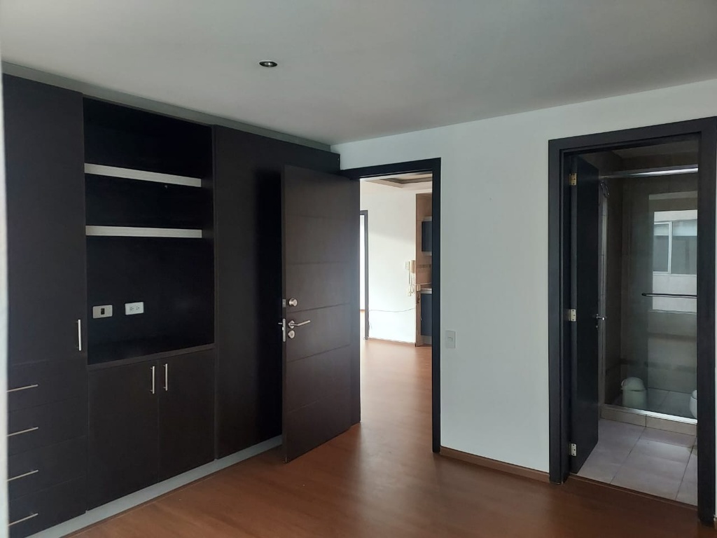 Departamento con Excelente Ubicación en Venta Sector República del Salvador