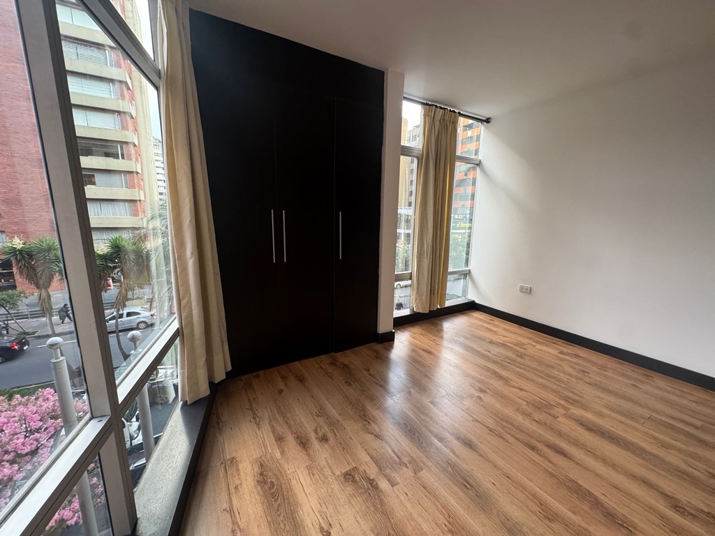 Departamento con Excelente Ubicación en Alquiler Sector República del Salvador 