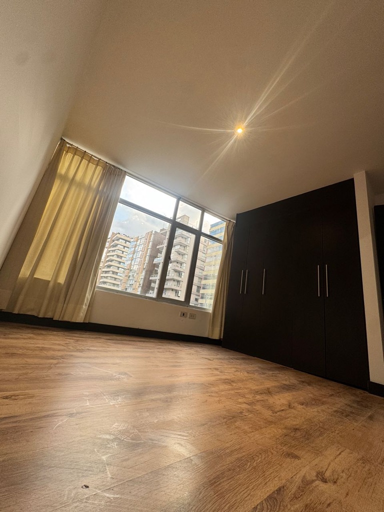 Departamento con Excelente Ubicación en Alquiler Sector República del Salvador 