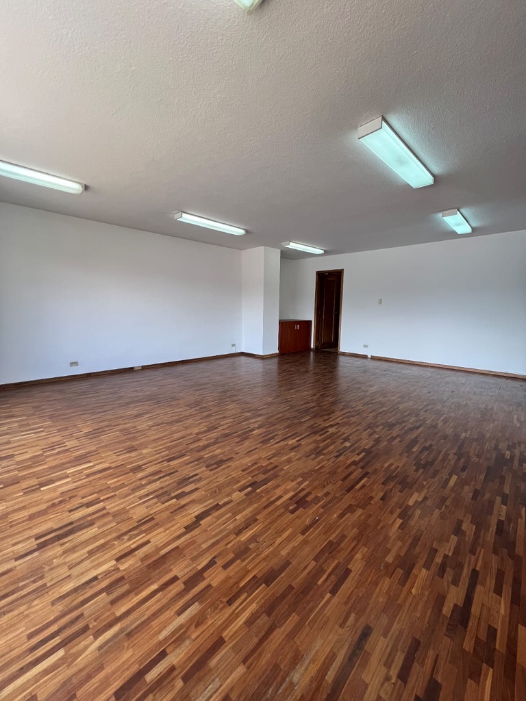 Oficina con Hermosa Vista en Alquiler Sector La Mariscal