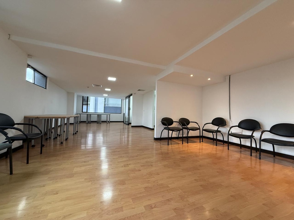 Oficina con Ubicación Estratégica en Alquiler Sector República del Salvador