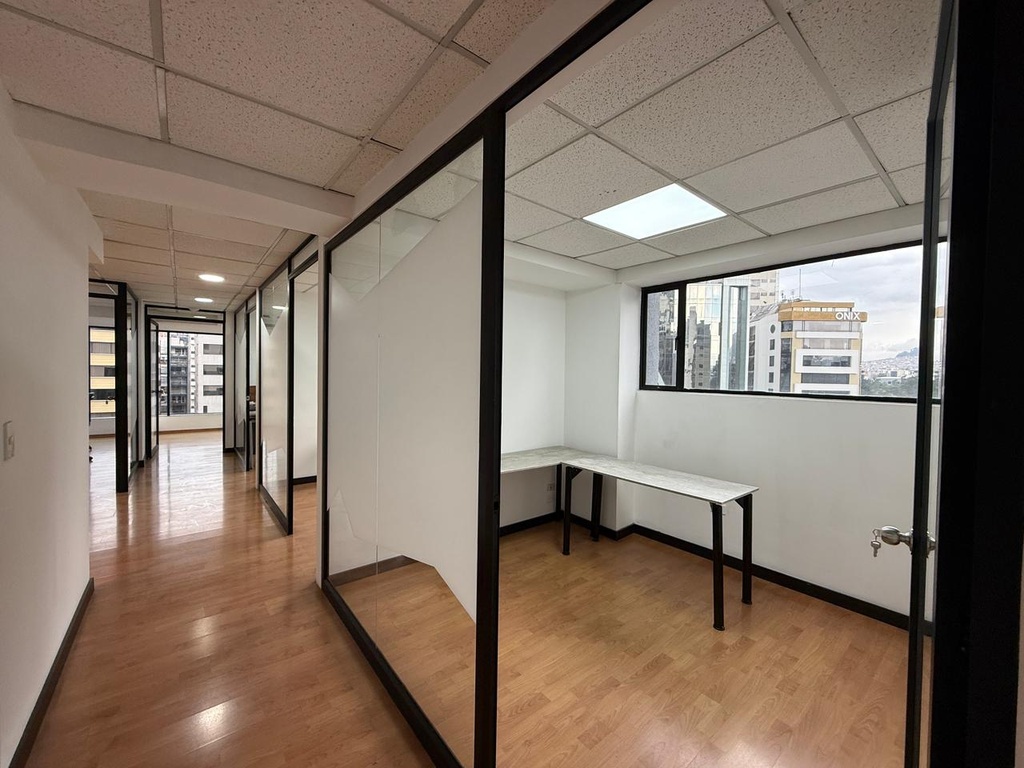 Oficina con Ubicación Estratégica en Alquiler Sector República del Salvador