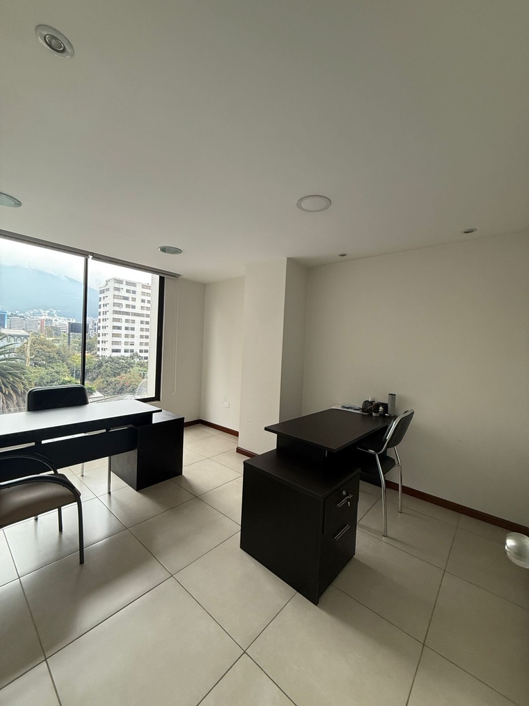 Oficina con Excelente Ubicación en Alquiler Sector República del Salvador