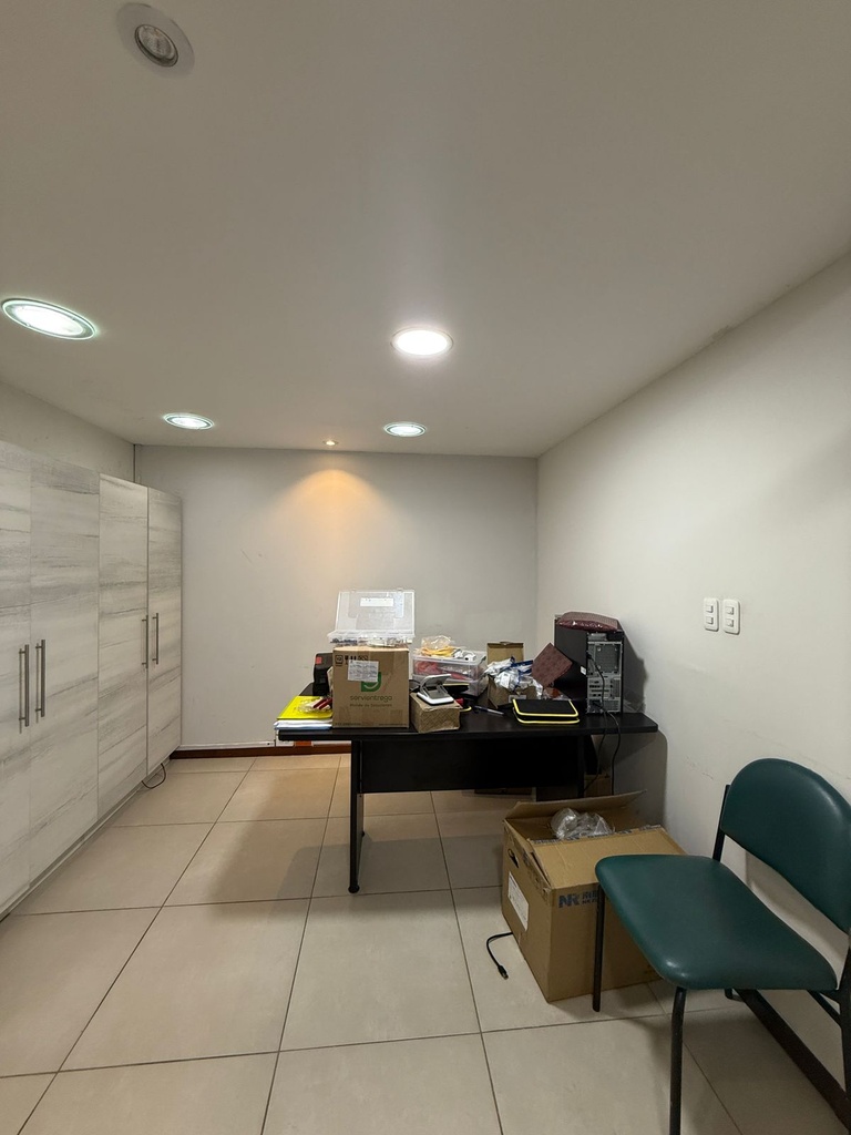 Oficina con Excelente Ubicación en Alquiler Sector República del Salvador