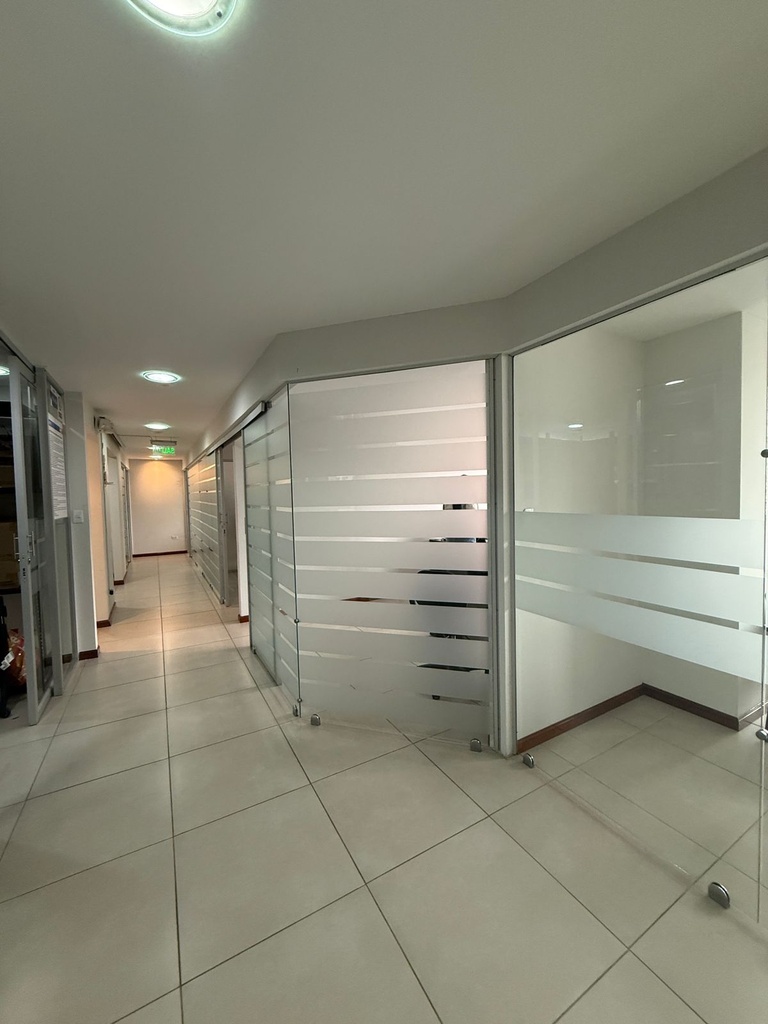 Oficina con Excelente Ubicación en Alquiler Sector República del Salvador