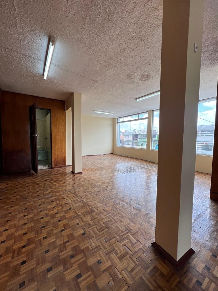 Oficina con Ubicación Estratégica en Alquiler Sector  Belisario Quevedo