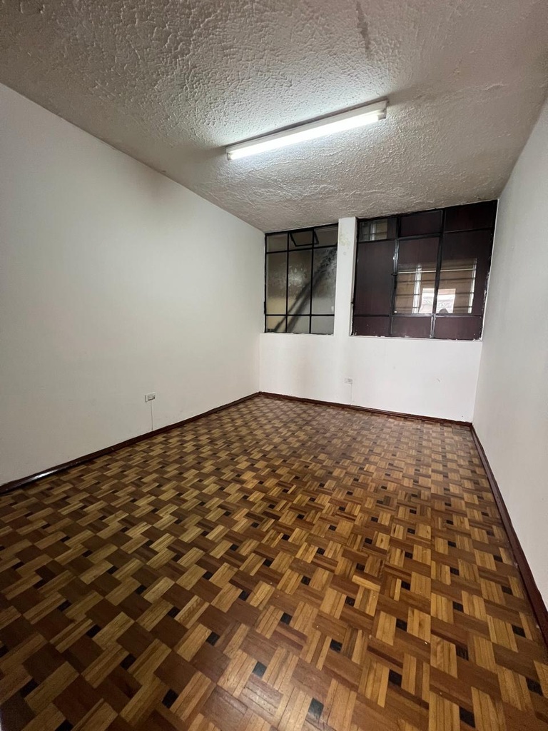 Oficina con Ubicación Estratégica en Alquiler Sector  Belisario Quevedo