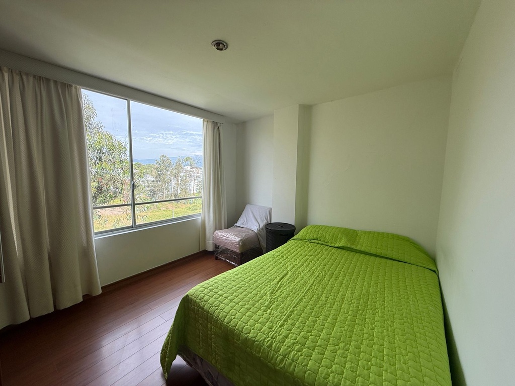 Departamento Amplio de 3 Dormitorios en Alquiler Sector Cumbayá