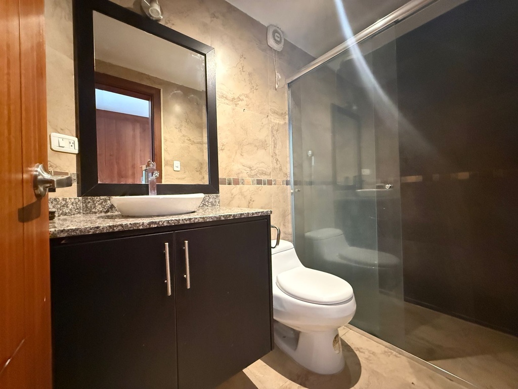 Departamento Amplio de 3 Dormitorios en Alquiler Sector Cumbayá