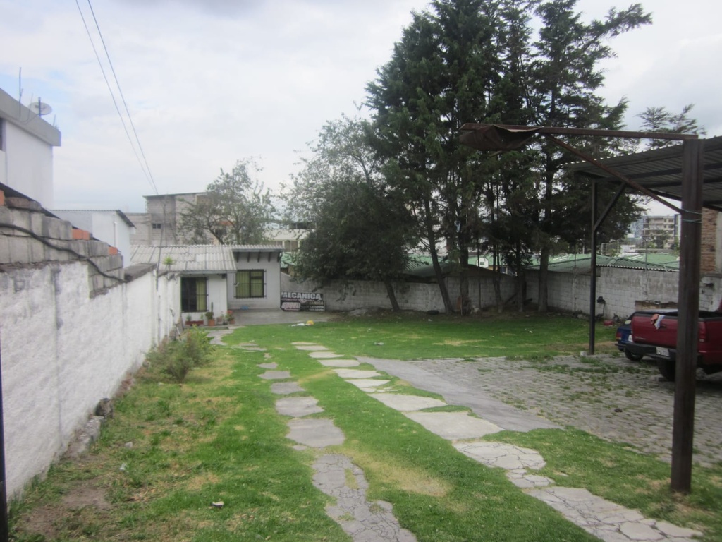 Casa con Ubicación Estratégica en Alquiler Sector La Gasca 