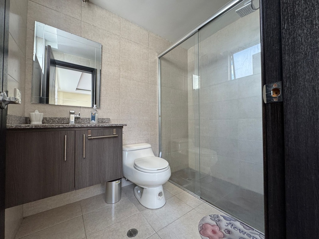 Alquiler - Suite Amoblada - 1.5 Baños, con Excelente Ubicación en Sector República del Salvador