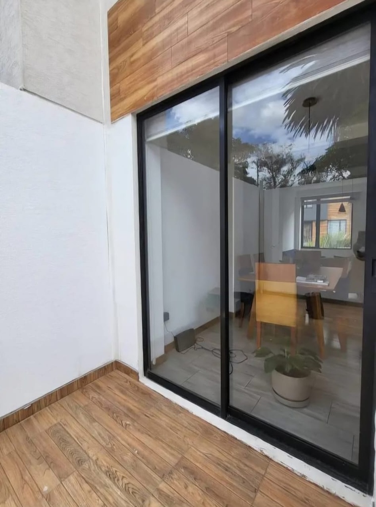 Casa Moderna de 3 Dormitorios en Alquiler Sector Calderón