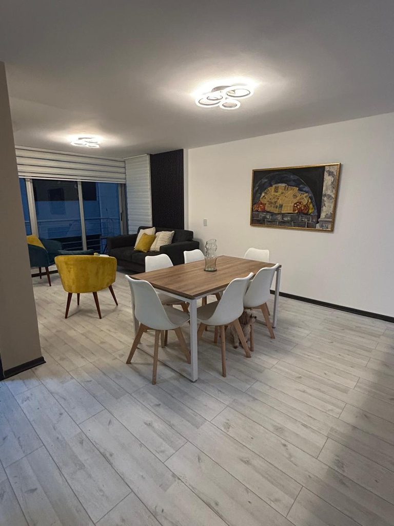 Departamento Moderno de 3 Dormitorios en Venta Sector La Carolina