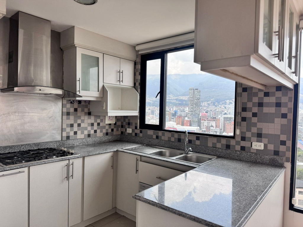 Departamento con Excelente Ubicación en Alquiler Sector El Batán