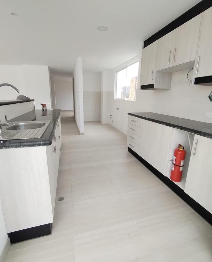 Departamento con Hermosa Vista en Venta Sector Cumbayá 