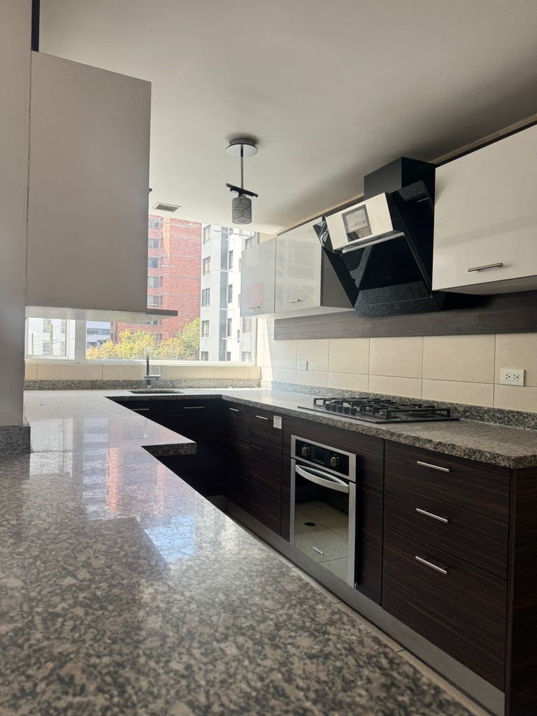 Departamento con Excelente Ubicación en Venta Sector República del Salvador