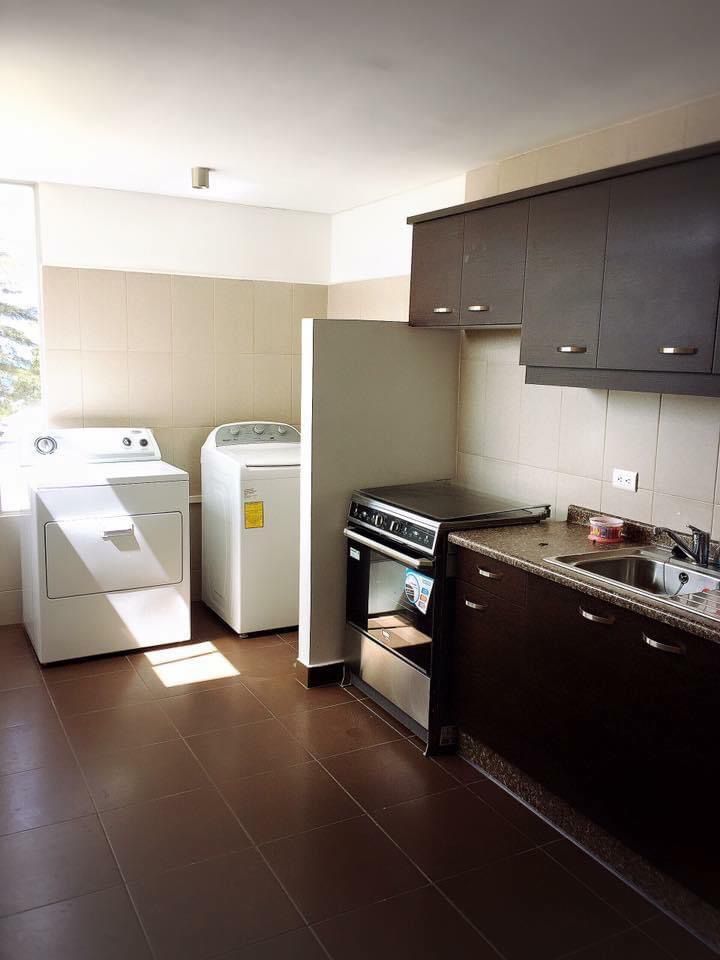 Casa Amplia de 3 Dormitorios en Alquiler Sector Buenos Aires - Luluncoto - UIDE Simón Bolívar.