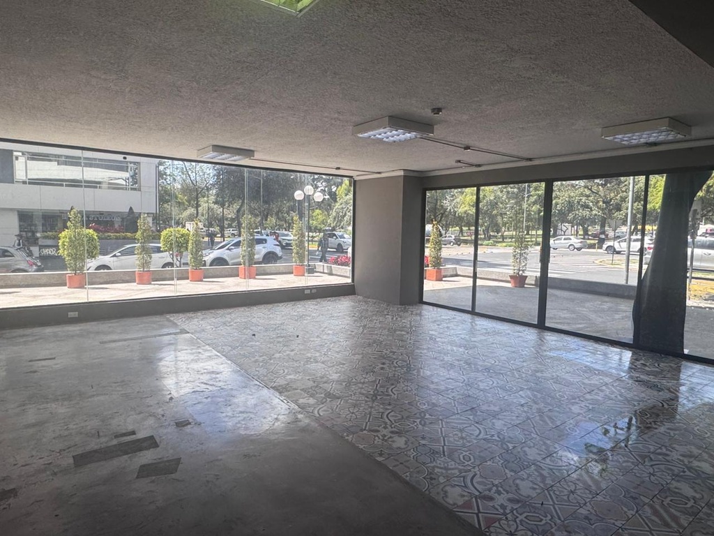 Local en Alquiler con Excelente Ubicación Sector República del Salvador 