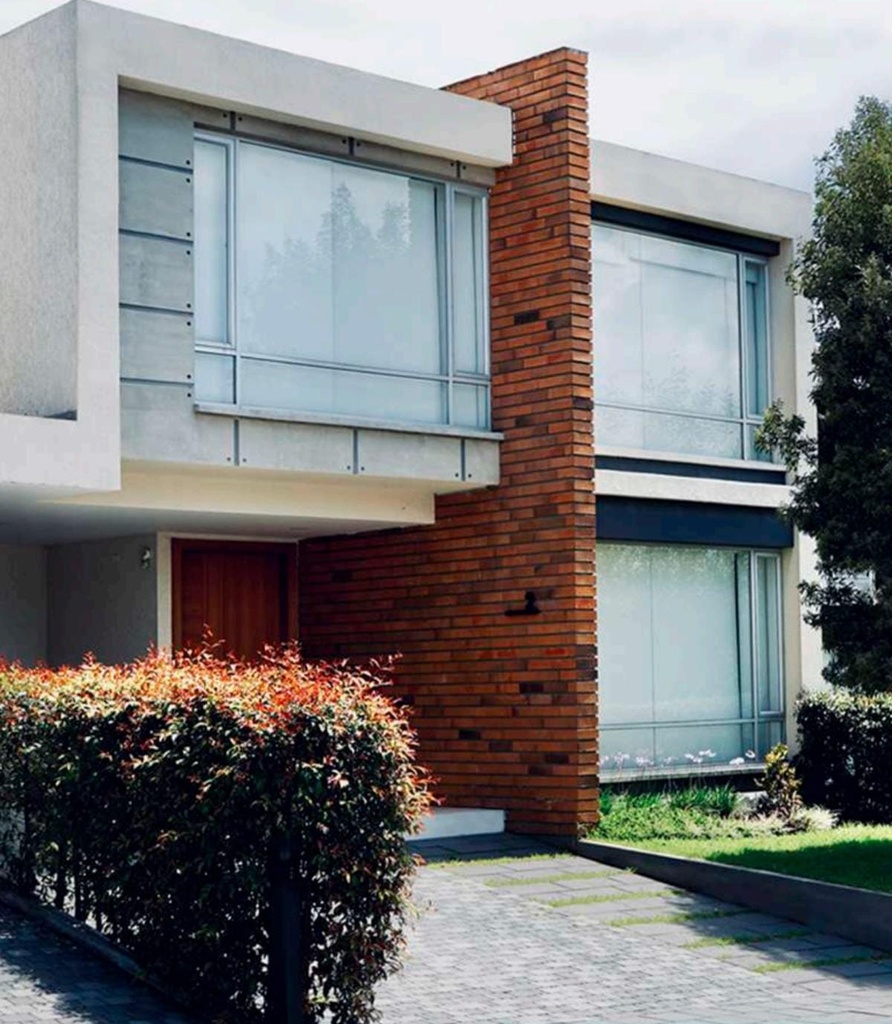 Casa Moderna con Excelente vista en Venta Sector Cumbayá