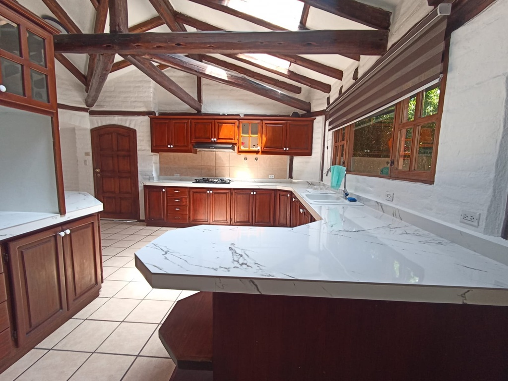 Casa en Alquiler con Excelente Ubicación  Sector Cumbayá