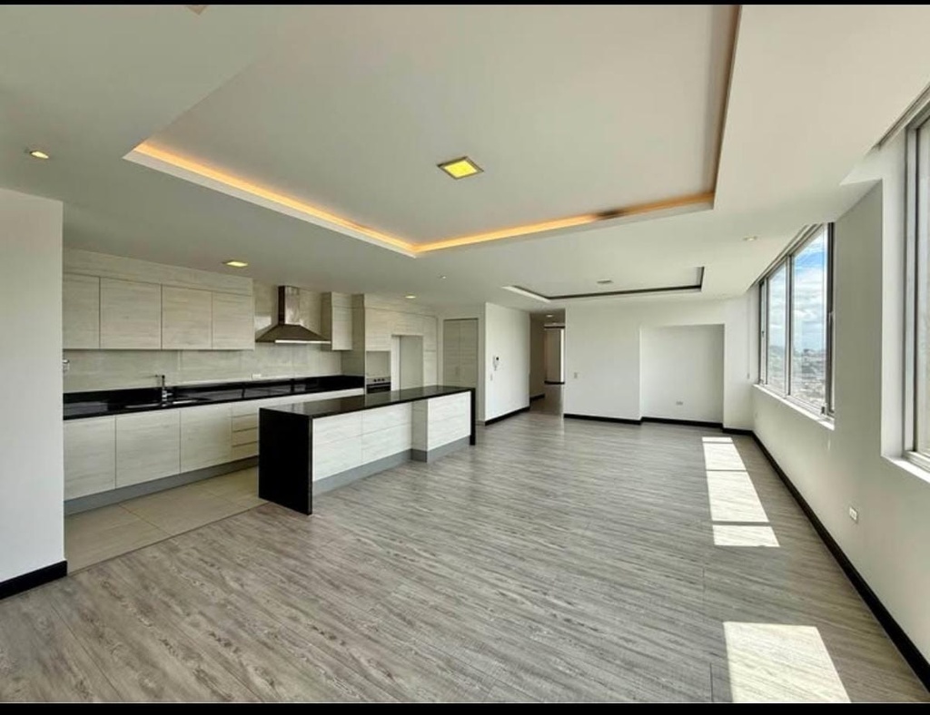 Departamento con Hermosa Vista en Venta Sector Quito Tenis