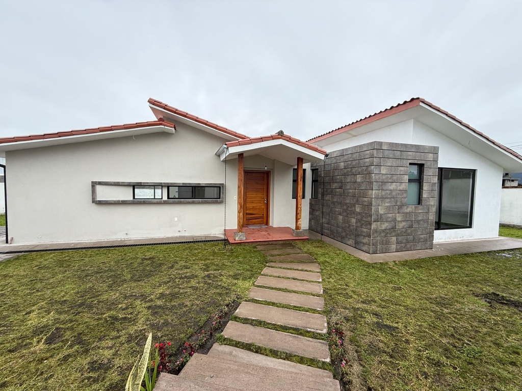 Casa Nueva en Venta de 3 Dormitorios Sector Alangasí la Floresta de la Merced