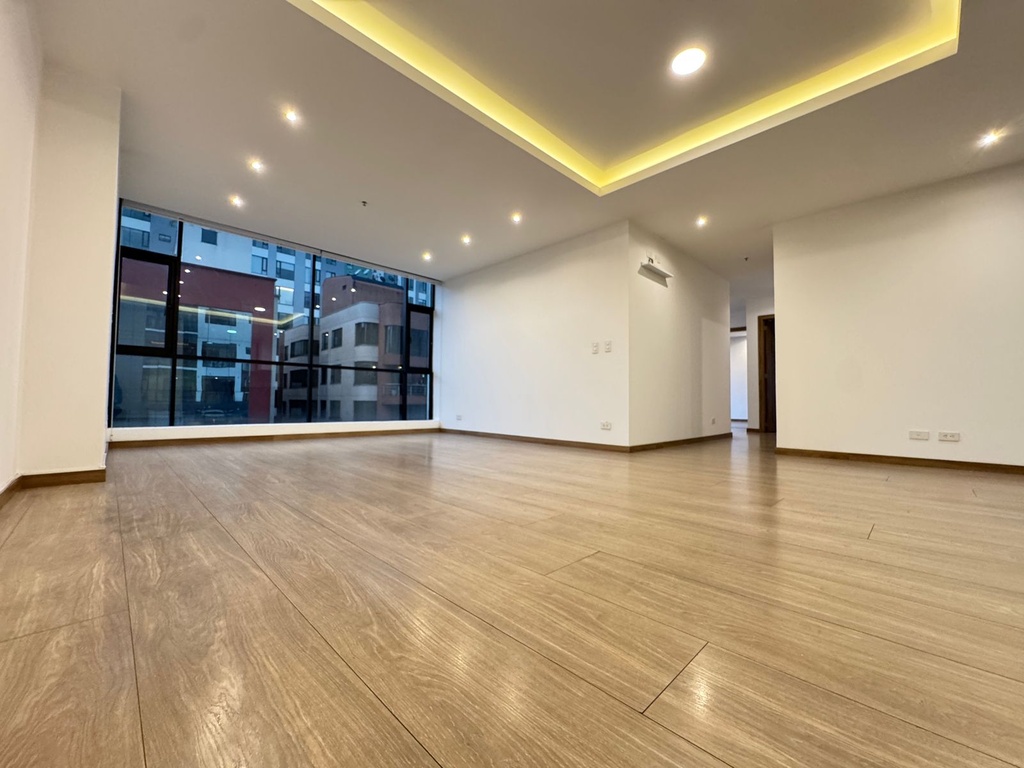 Departamento con Excelente Ubicación en Alquiler Sector República del Salvador 