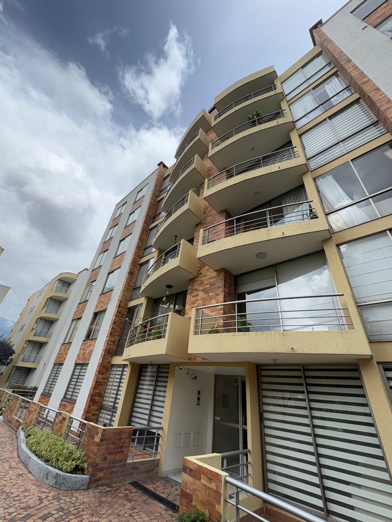 Departamento de 3 Habitaciones y 2 Parqueaderos - Sector UDLA la Granados