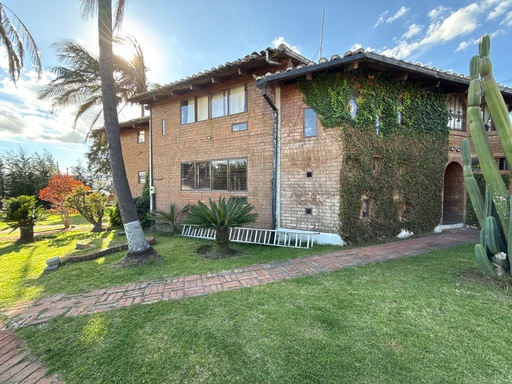 [Casa sector Rosa Blanca - FI] Casa Comercial en Alquiler con Ubicación Estratégica en Puembo Rosa Blanca