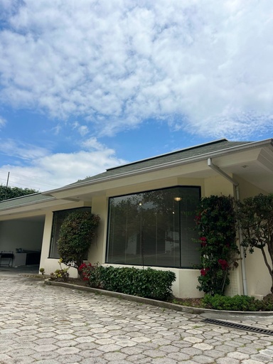 [Casa cumbaya conjunto jardin del este 1] Cumbaya - Hermosa casa en Renta - 600m2 - 3 garajes.  